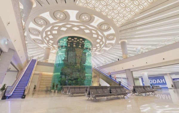 مطار الملك عبدالعزيز في جدة يحقق أقل نسبة التزام في المعايير التشغيلية بين المطارات في السعودية :

- الترتيب : الأخير 
- نسبة الالتزام بالمعايير : 18% 
- هناك 14 معيار يتم قياسه 
المصدر : هيئة الطيران المدني 

مطار جديد وتكلفة عالية ونرغب بتحسين 
جودة تجربة المسافر وبالنهاية 18%