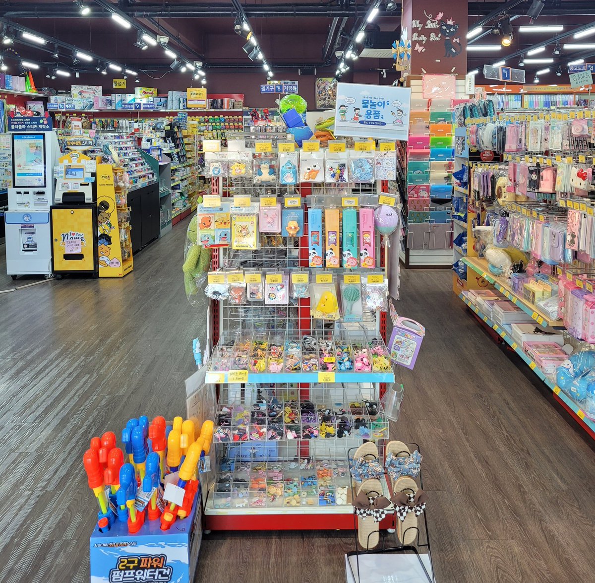 [비트코인 문구점⚡️렉스원 알파문구⚡️]  
-비트코인 결제가 가능한 첫번째 문구점
-부산에서도 상당히 큰  
(당연히 비트코인 결제 매장이므로 무료 홍보. 
주소: 부산 강서구 명지오션시티9로 31