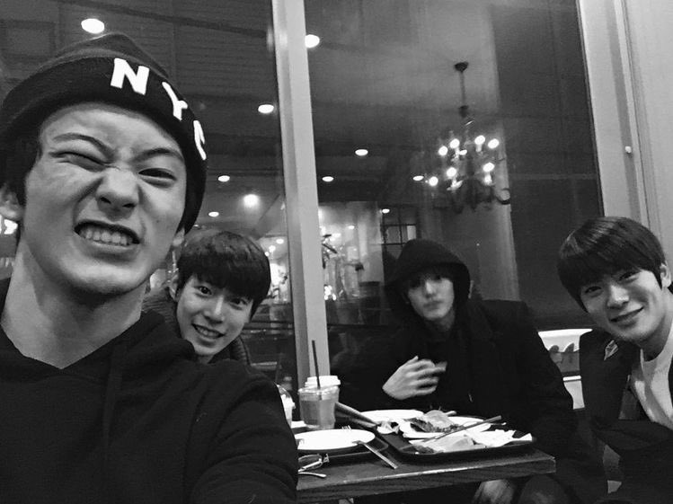 발렌 𝓙 ♡ tweet media