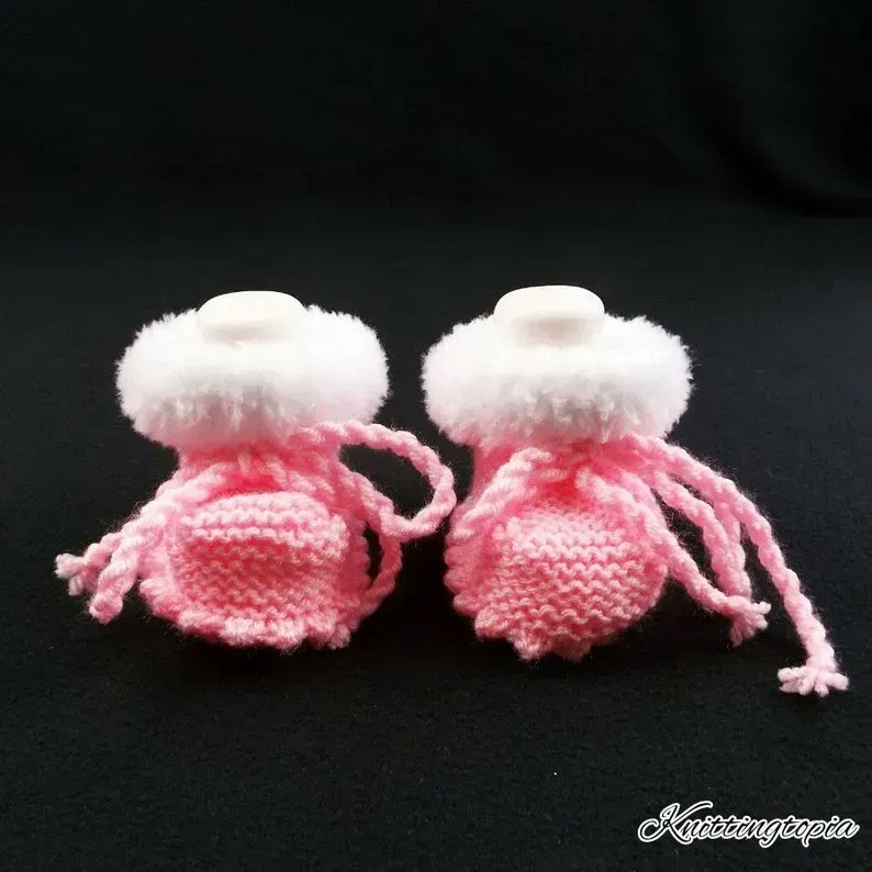 Hand knitted baby girl pink booties with white faux fur trim 0 - 3 months buff.ly/42WHYlZ #knittingtopia #etsy #babybooties #knittedbabyclothes #knitwear #babyclothes #mummybloggers #newbaby #MHHSBD #craftbizparty