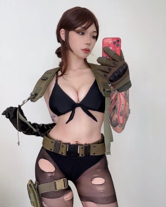 2 pic. be Quiet, this is library 🤫　#MGS5 #Cosplay https://t.co/3AJvshvHKW