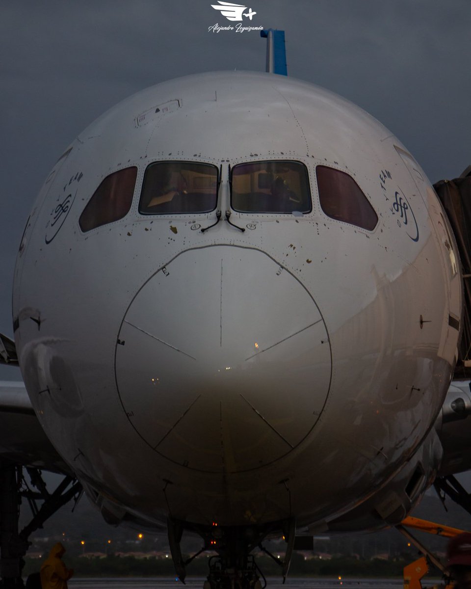 Esta fotografía data del 11 de Junio del 2023
Amanecer con lluvias y mucho frio, este b787 de <a href="/AirEuropa/">Air Europa</a> desembarcando en el AISP🇵🇾
~Canon T3i 18-135mm
Matrícula: EC-MLT