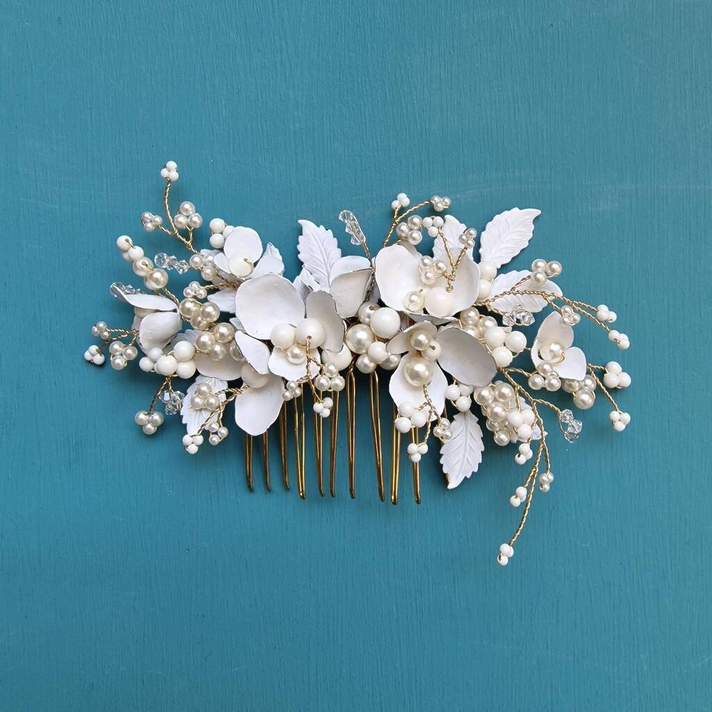 More lovely blue skies today after the tiniest bit of rain over the weekend.  My courgettes aren’t happy with this dry weather and the waterbutt is empty! Every year, we grow loads of courgettes, squash and tomatoes - it’s about all I’m capable of really… instagr.am/p/CtrdciDsaCC/