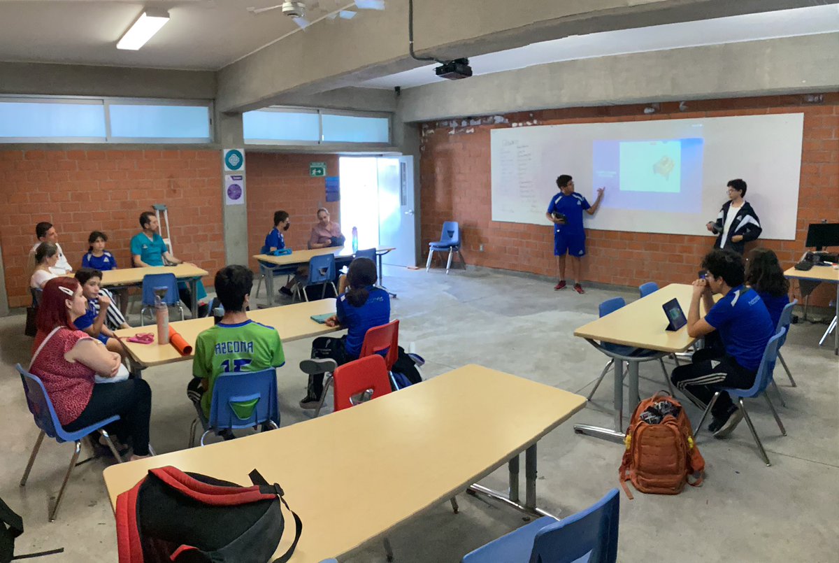 RobertoCasCSB's tweet photo. Presentación final del Club de Programación #CSBartes #CSBdeportes #CSBtecnologia @CSBoficial @JJHoyos_CSB @oz_csb #AppleTeacher https://t.co/vNfrhT56pF