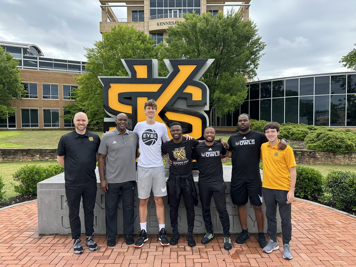 GHSBasketball23's tweet photo. 📢 Sharing some exciting news this Monday morning about our upcoming junior Bobcat Jackson McVey, who was invited to tour the KSU campus with Head Basketball Coach Antoine Pettway and staff! https://t.co/Sxt6ILPUyl