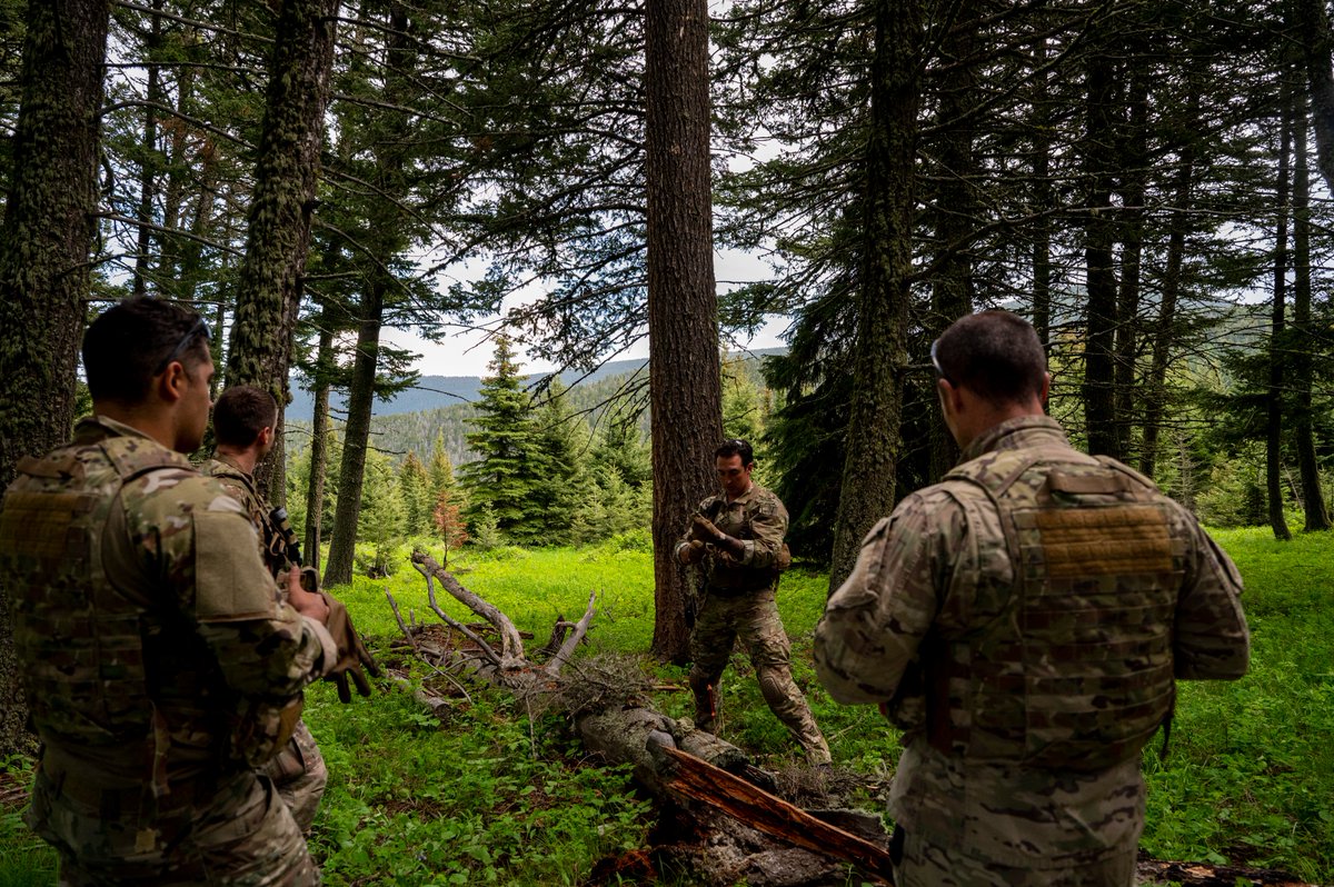 U.S. Air Force on Twitter "💪 Training in the great outdoors 🌲 Airmen
