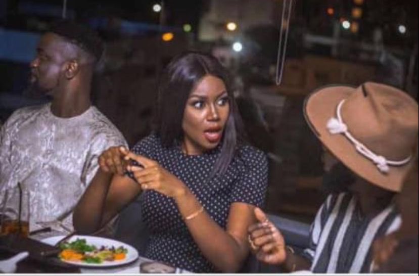 iTalk_iTalk's tweet photo. This was when Kabutey was shish3ing the job for the client. #Chapter10 #YvonneNelson #Sarkodie #IamNotYvonne https://t.co/kMh6gmz25I