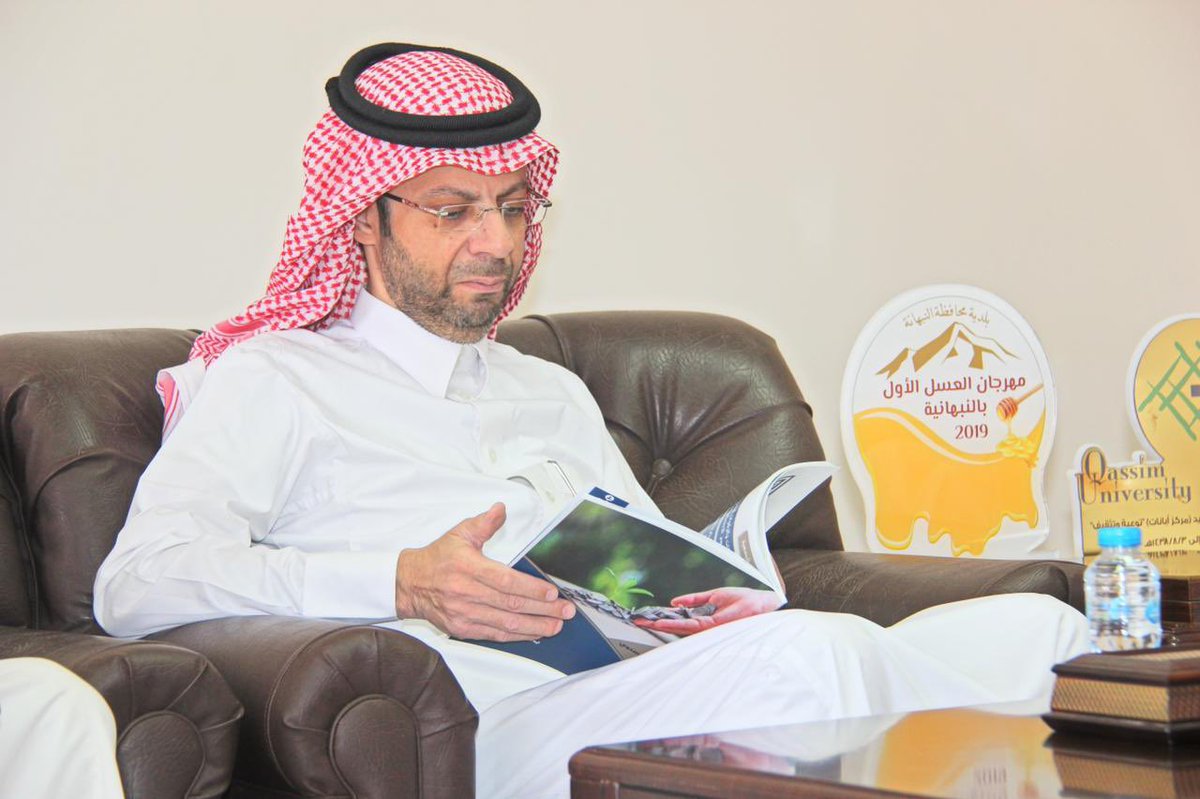 Nbhabir's tweet photo. سعادة #محافظ_النبهانية يستقبل رئيس مجلس إدارة الجمعية الخيرية بمحافظة #النبهانية ونائبه والممثل المالي والمدير التنفيذي ويطلع على التقرير النصف سنوي لانشطة وبرامج الجمعية ومبادراتها ويشيد بمنجزاتها والأداء المتطور في خدمة مستفيديها . https://t.co/RWhzaH1xMj