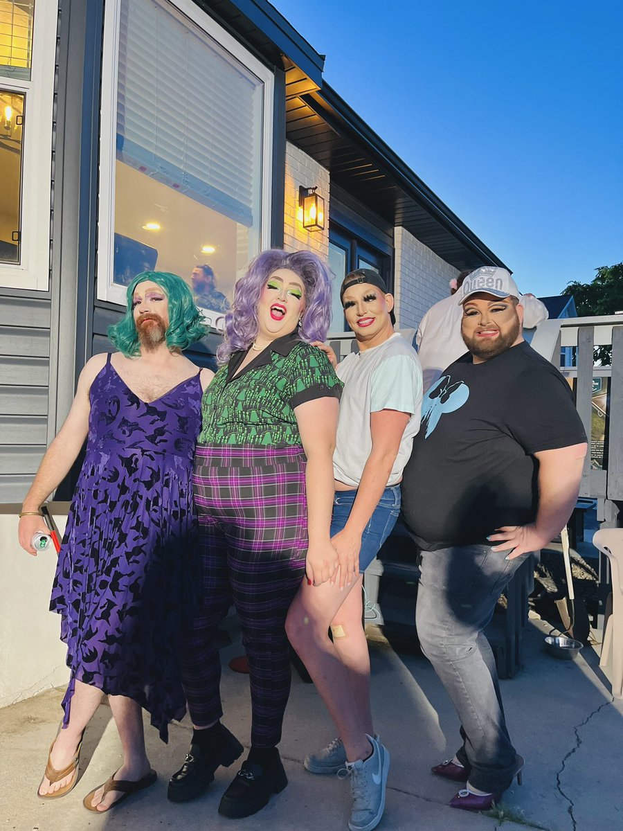 DizzDenise's tweet photo. This was one of my favorite days! I have always wanted to try drag and it has truly awakened something in me! I’m greatfull for having mentors there to teach us make up! From there we all put together lip sync performances and did them for each other. https://t.co/2GM09LbAHy