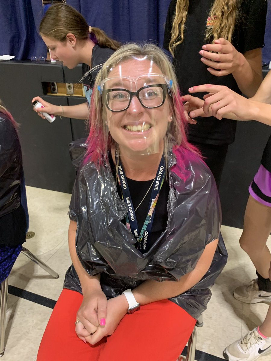 MrsSShepherd's tweet photo. We raised over $1500 for Jump Rope for Heart! ♥️ Mrs. Petitti and Mme. Perry had their hair sprayed pink to celebrate surpassing our fundraising goal! Way to go, OB! 🙌🏻😁💕
#gedsbobs @GEDSB https://t.co/pEmkNLFqry