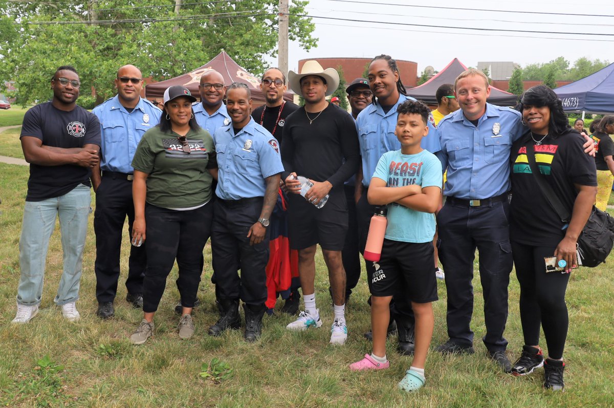 IFD_NEWS's tweet photo. #IFD Firefighters along with members of the City Administration, #IMPD, #MCSO #L416, #PFFUI and a wide variety of amazing community groups, joined in the 3rd annual Juneteenth Peace March Community Celebration and Public Safety Recruiting Fair.  #Juneteenth https://t.co/g2xOg2vdAa