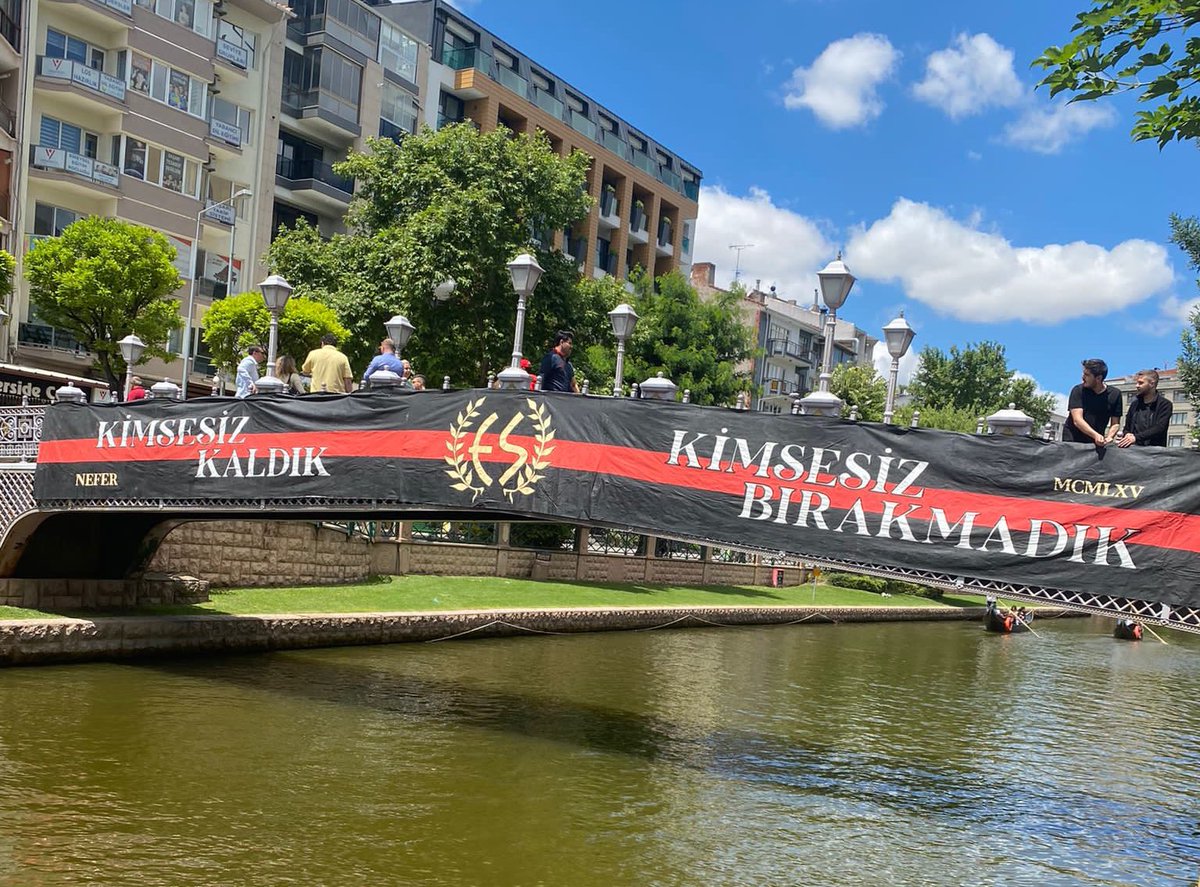 alperentas26's tweet photo. KİMSESİZ KALDIK!! 
KİMSESİZ BIRAKMADIK!! 

#SahipsizEskişehir
#eskisehirspor https://t.co/sR5juGEuqz