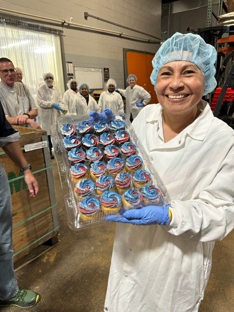 OLMFoods's tweet photo. Congratulations to Nery Martinez, a valued employee at OLM since 2014, on achieving her US citizenship! Nery recently received this honor at a ceremony held at Mount Rushmore. Her dedication and hard work are truly inspiring. https://t.co/Vk9OOkdXo6