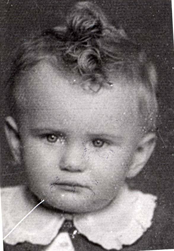 19 June 1941 | A Hungarian Jewish boy, Tibi Yaakov Yisrael Veis, was born.

In June 1944 he was deported to #Auschwitz and murdered in a gas chamber after the selection.