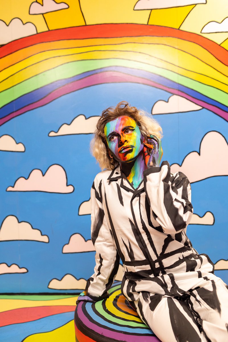 AlexaMeadeArt's tweet photo. .@Desmond_amazing becomes one with the #rainbow 

#alexameadeart #desmondisamazing #desmondnapoles #livingpainting #interactiveart #wonderlanddreams https://t.co/imnAoaMq8z