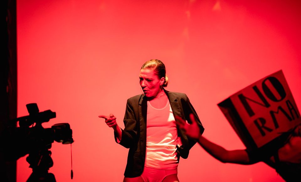 Das queer-feministische Kollektiv Bliadski Circus Queebaret lädt euch herzlich zum tanzen und feiern ein! 
Wann? Sa 01.07. 20:00 Uhr

hellerau.org/queebaret-dres…

#HELLERAU #Nebenan #Поруч #Festival #Ukraine #Queer #Feminismus #Party