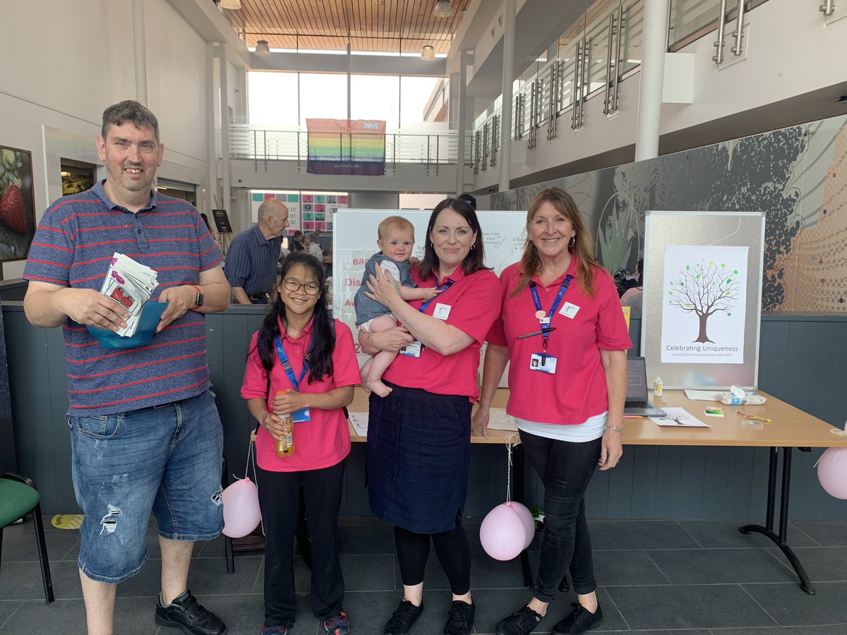 Fab time @ MPH concourse today, smashing myths around #LearningDisabilities. We even got to cuddle a baby 😂 (volunteer Lily’s sister came along & we are ready to recruit her!) Thanks to Lily @JHaddell and Philip for your amazing help chatting about #LDMyths ❤️ @SomersetFT