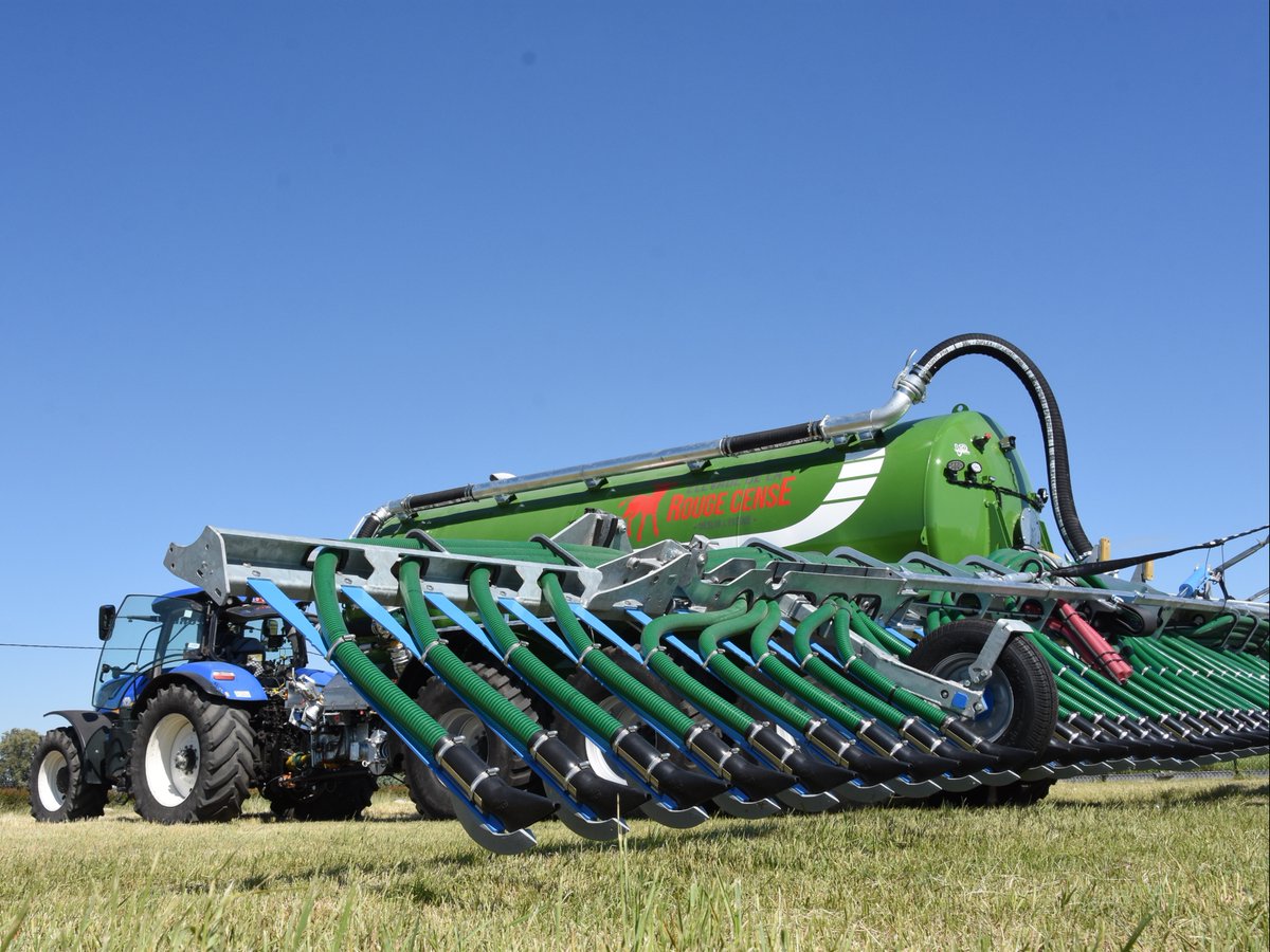 Maximise the accuracy and output of your slurry application with the Dezeure BT240 slurry spreader. 💦

#dezeure #dezeureslurryspreader #dezeurebt240 #dezeuretranslinespreader #slurryspreading #slurry #backbritishfarming #agriculturalmachinery #agvantageuk