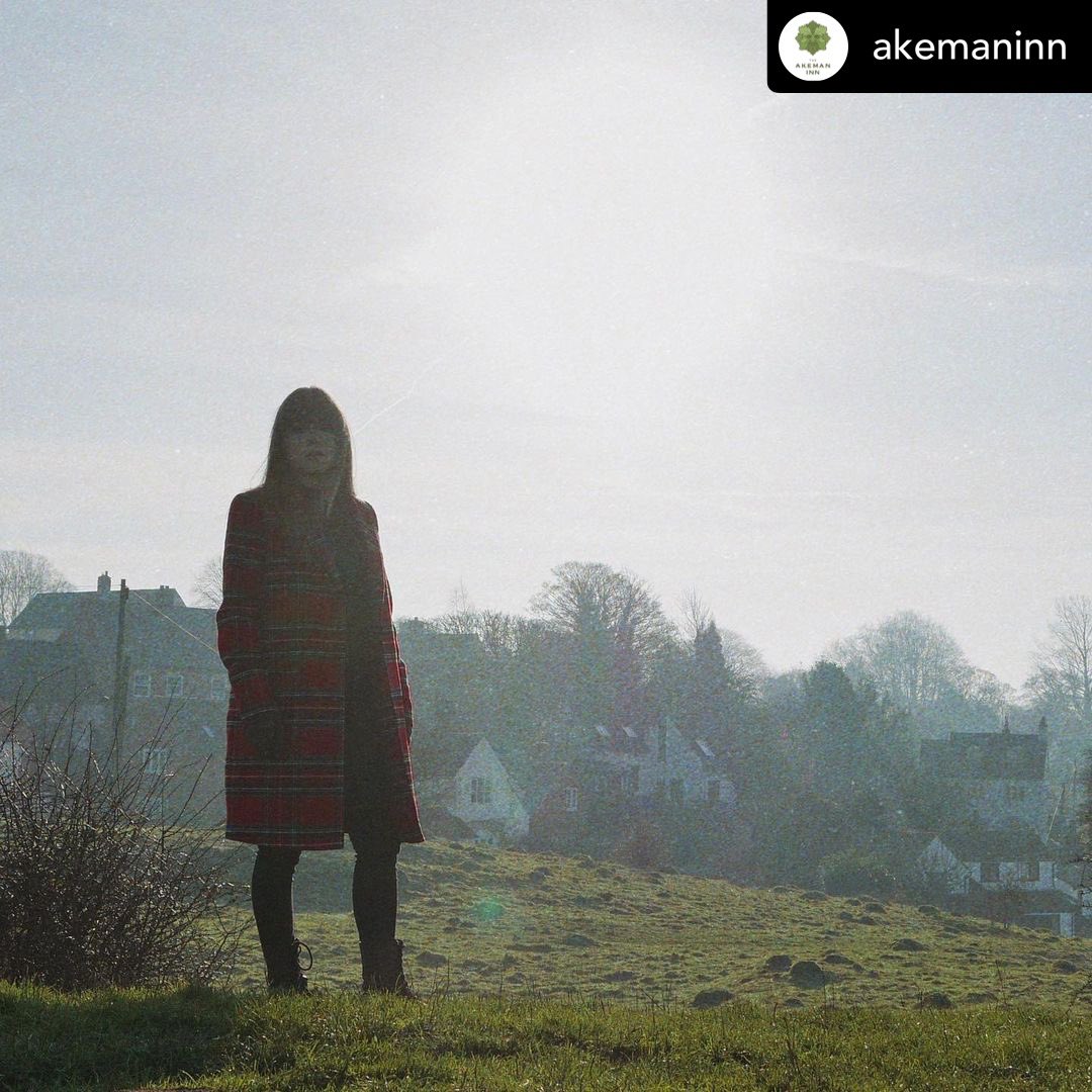 Amelia_Barnard's tweet photo. Gig this Sunday from 4pm at Akeman Inn ☺️come and have some food/drinks and listen to me serenade you 😚🎶 https://t.co/1RSqv9FgRK