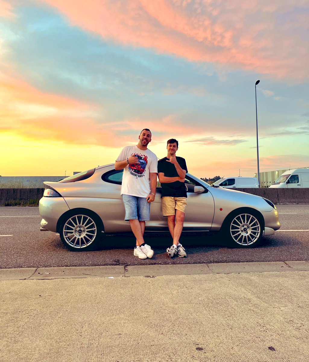 Tengo twitter, el sim, el twitch... bastantes cosas algo abandonadas. Pero qué le voy a hacer si últimamente ando disfrutando junto "las máquinas", dos en este caso 🐙🐆