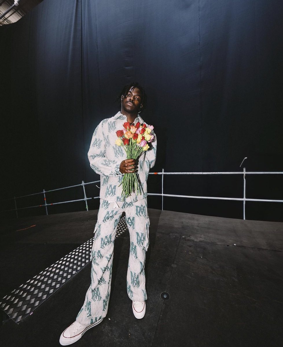 Pauli with their flowers for their homies 🫶💐

📸 Lloyd Wakefield