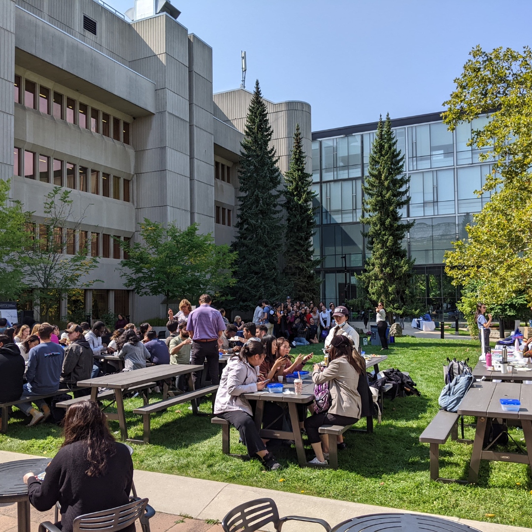 UofT_MMPA's tweet photo. Summer vibes are in full swing at UTM! ππ³ With a thriving community of 15,000+ undergrads, 900+ grad students, and 69,000+ alumni, our campus is buzzing with energy. Embrace the season of endless possibilities, sunshine, and unforgettable memories. βοΈπ #UTMSummer #CampusLife https://t.co/54QPaLRzUo