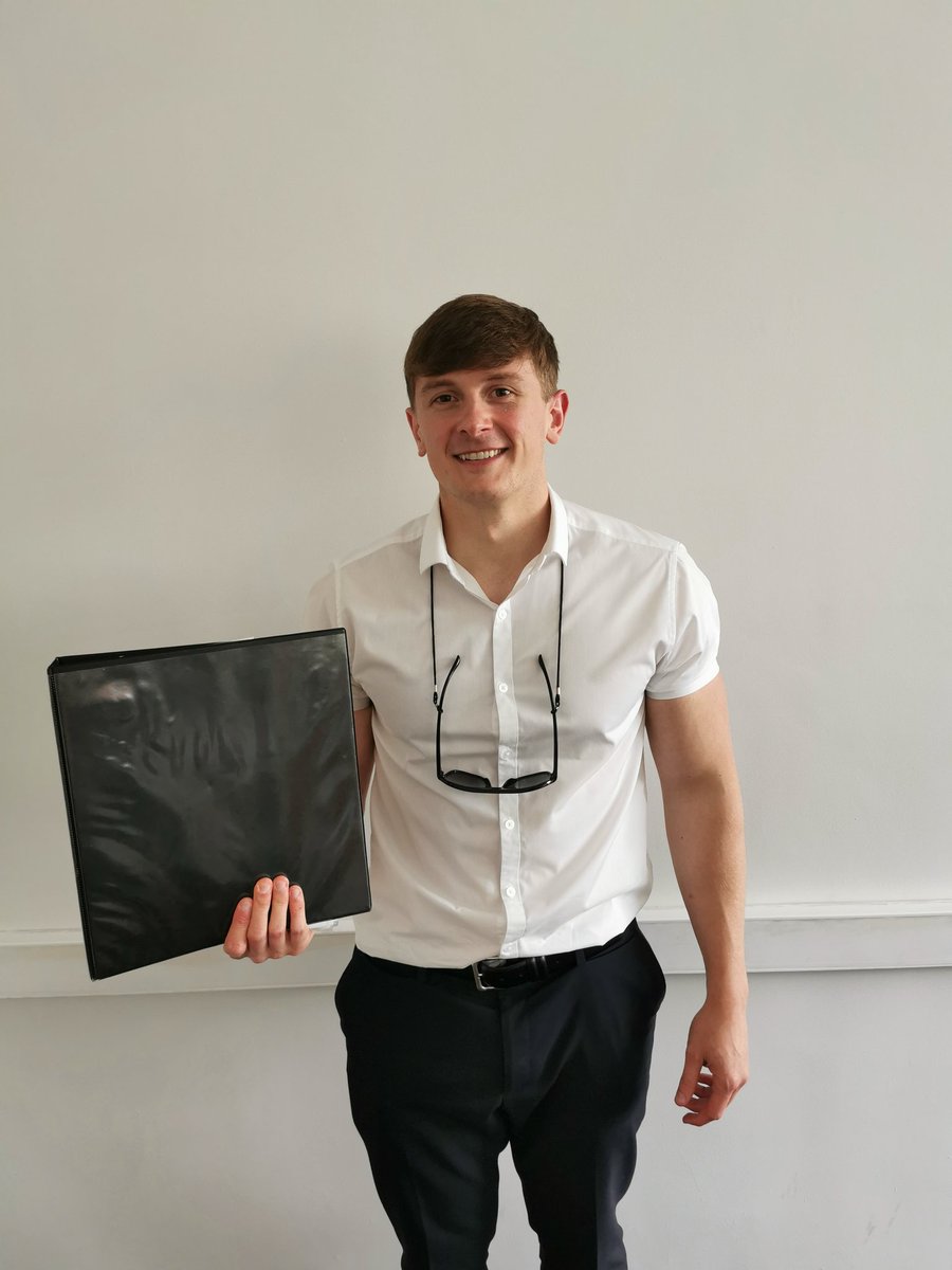 Really well done to Cameron Hogarth @Cameron_Hogarth for passing his PhD viva today with minor corrections! Many thanks to <a href="/njwarren1/">Nick Warren</a> and <a href="/TomHasell/">Tom Hasell</a> for examining Cameron's work.