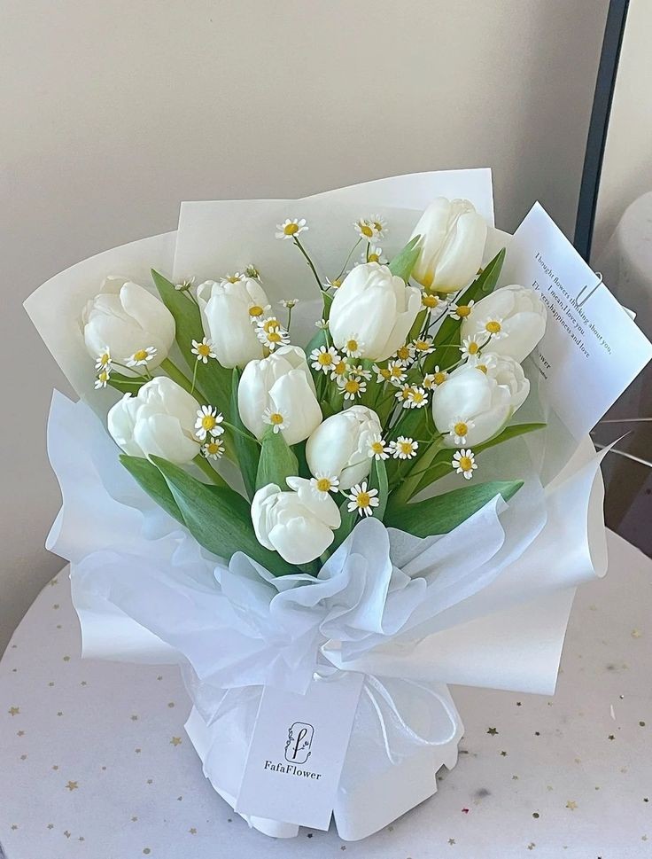 Exulansista's tweet photo. pretty bouquet https://t.co/k03MlM4nXX