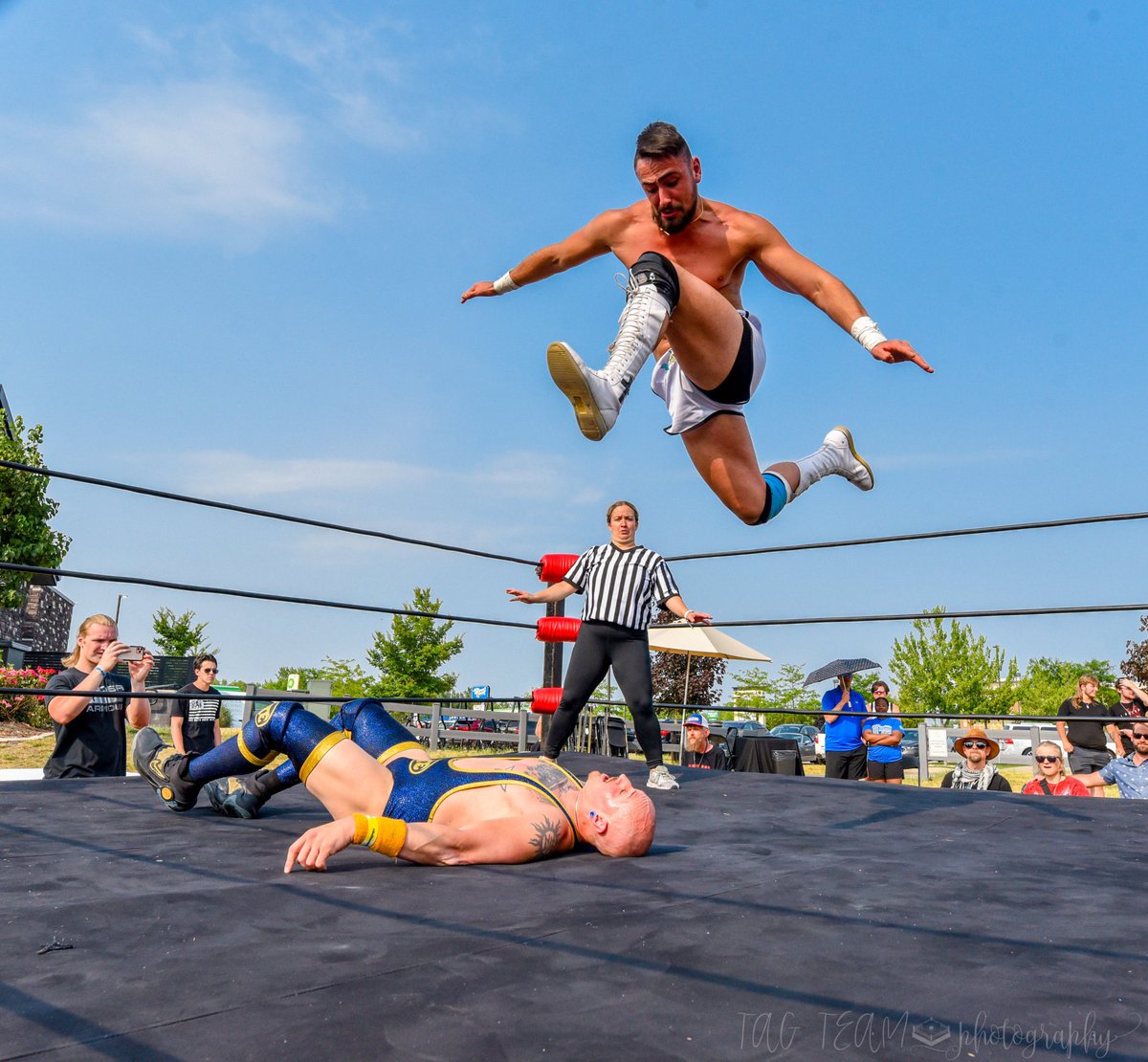 ericeznite's tweet photo. KNEE DROP FROM HEAVEN
๐๏ธ๐ค๏ธ๐ฆต๐ฝ๐ฅ๐๐ฝ
#prowrestling #wwe #aew #scw #wrestling #wweraw #aewcollision #wwenxt #wwesmackdown #wwemitb #bxb #kneedrop #heaven https://t.co/Pn86xkQ6zC