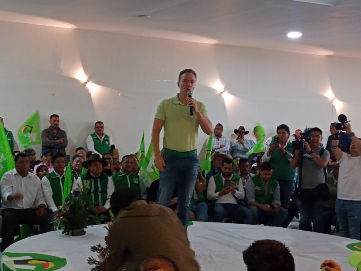 cadenapolitica's tweet photo. Venimos impulsando una agenda en distintos aspectos, que queremos llevar al siguiente nivel: @VelascoM_ 
@partidoverdemex @pepecouttolenc 
#CadenaPolitica #CadenaInforma #Edoméx https://t.co/CxBwyAjhgD