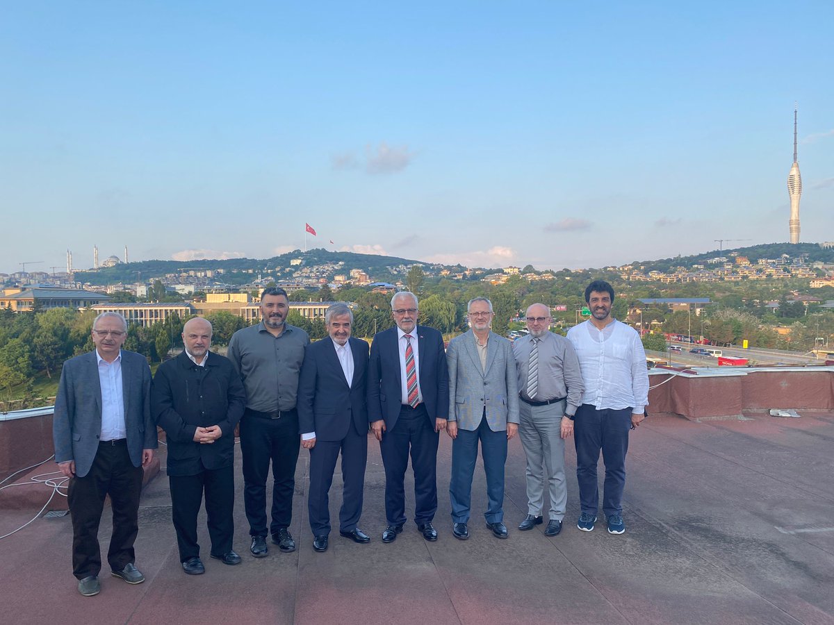 Günün bereketi rektörümüz <a href="/ACAcar10/">Ahmet Cevat Acar🇹🇷</a> , rektör yardımcımız İsmailKüçük, dekanımız <a href="/HKamilYILMAZ/">Hasan Kamil YILMAZ</a> , İsmail Kara Hocam, Ahmet Hamdi Yıldırım Hocam, Fahrettin Yıldız Hocam, Faruk Kanger Hocam. <a href="/izuiif/">İZÜ İslami İlimler Fakültesi</a> <a href="/zaimuniv/">İZÜ</a>