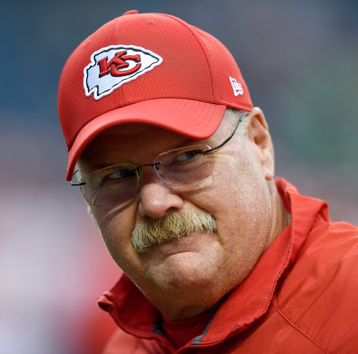 SharpFootball's tweet photo. Andy Reid won 11 games with a RB as his leading receiver

2 years later he won 11 more &amp; produced a top-10 offense w Charcandrick West as RB1, Alex Smith as QB1 &amp; Jeremy Maclin as WR1

now he can't even win coach of the year because his team is too talented, but he's the best https://t.co/T0z019DxSw