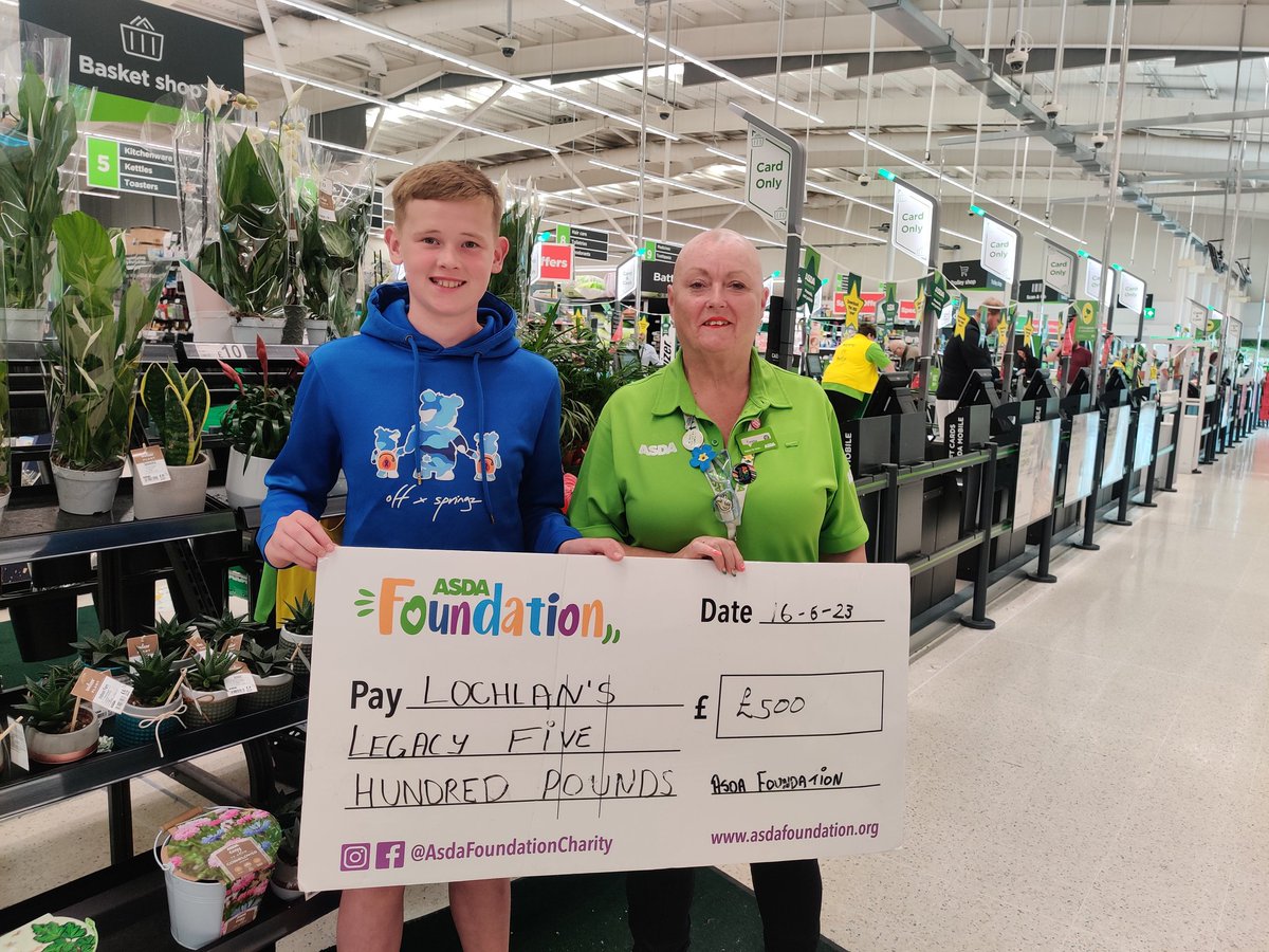 LochlansLegacy's tweet photo. Lochlan and Lesley visited @asda in Kilmarnock tonight, meeting the lovely Theresa who presented them with the winning cheque from @AsdaFoundation Foundation competition 🤍💙 Thank you so much #GreenTokenGiving #asdafoundation #lochlanslegacy #t1ddoesntstopme https://t.co/ZGp9H5PAMQ
