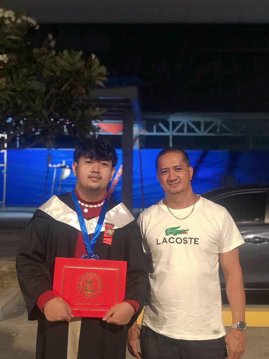 user_12101999's tweet photo. Siri, play "We Did It" by Dora the explorer! 🎓 https://t.co/3C7t7WNxpR