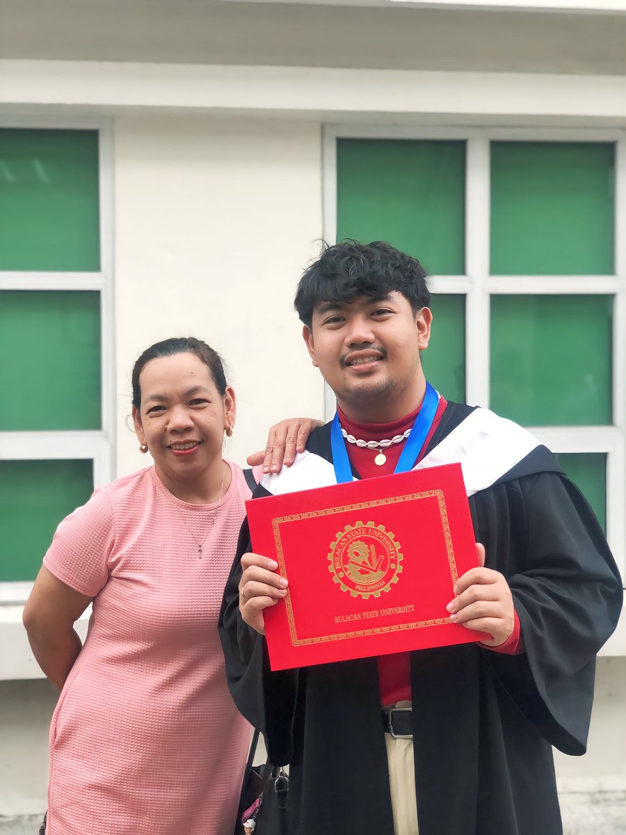 user_12101999's tweet photo. Siri, play "We Did It" by Dora the explorer! 🎓 https://t.co/3C7t7WNxpR