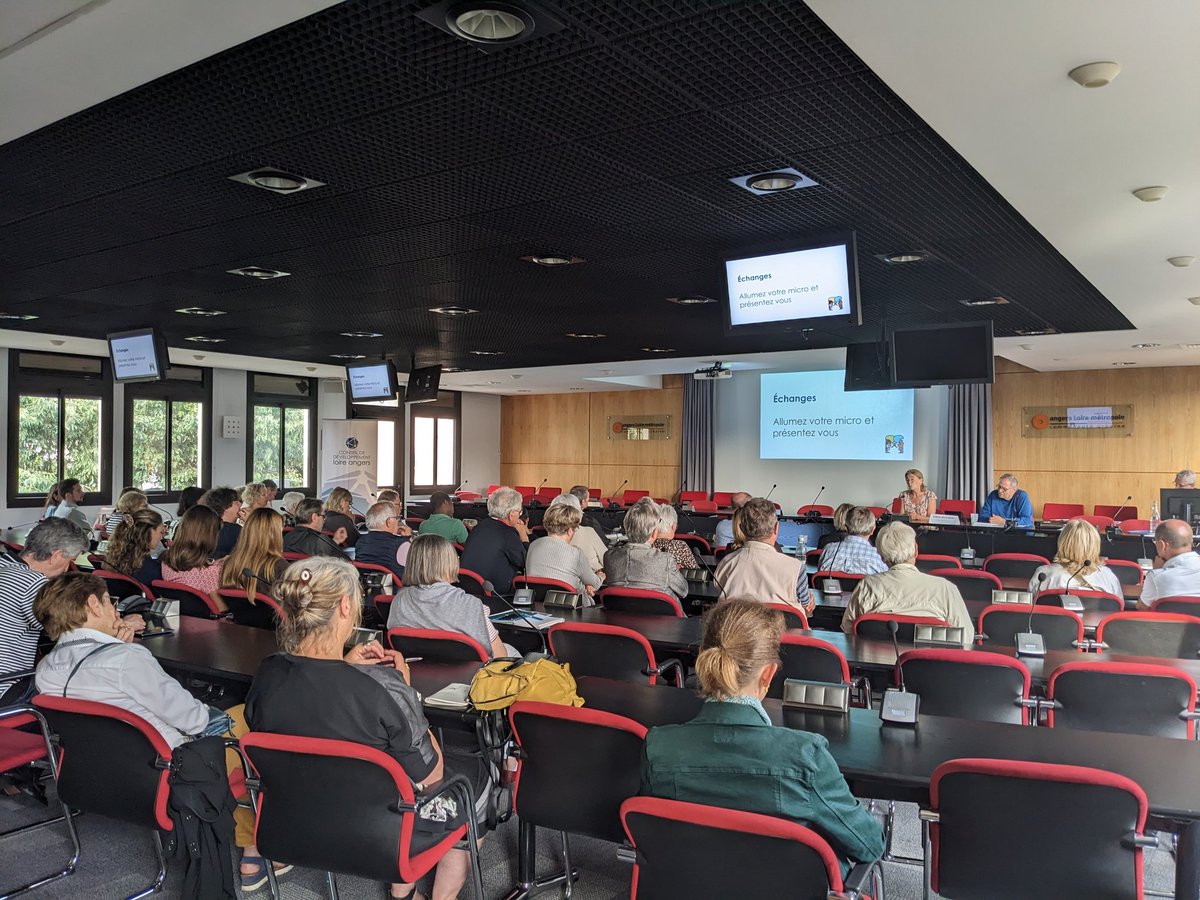 Codev Loire Angers (@angerscd) on Twitter photo Ce soir, le Conseil de développement invite à un temps d'échange sur le vivre ensemble, avec la diffusion du documentaire "Faire avec" réalisé par Valérie Billaudeau <a href="/UnivAngers/">Université d'Angers</a> pendant le confinement. Ce soir, le Conseil de développement invite à un temps d'échange sur le vivre ensemble, avec la diffusion du documentaire "Faire avec" réalisé par Valérie Billaudeau <a href="/UnivAngers/">Université d'Angers</a> pendant le confinement.