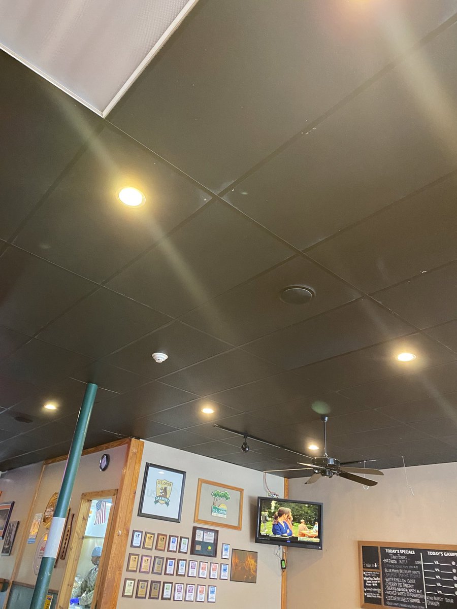 BeForKindness's tweet image. #TheSpot
#RamCatAlley
#SenecaSC 
Belly had bussin’ wings at The Spot;
That’s Seneca, SC owner bought.
Wendy’s her name, Sarrah served me;;
Was wit sista Li, Antnee, Abby.
Met server also an Abby Rose;
Rare beauty not worthy of my prose.
Rappin’ enneasyllabic rhyme;
9 meter time.