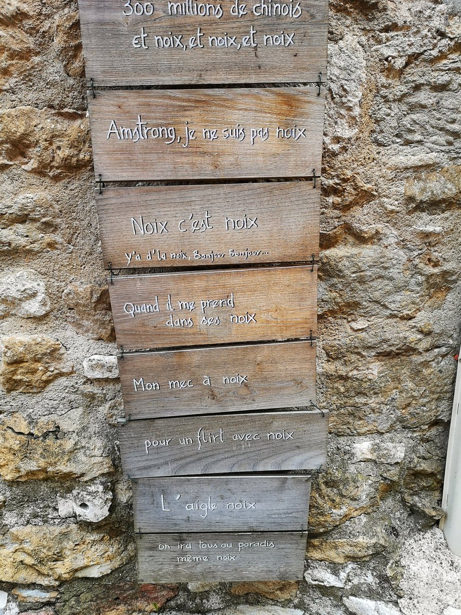 LeBouduMonde's tweet photo. Dis moi que tu es dans le #Lot sans me dire que tu es dans le Lot... 🤣

(tu auras compris quelle est leur spécialité... 🐿️) https://t.co/46Lb9oTbxs