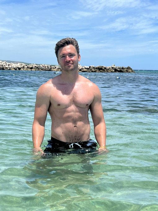 Enjoying the beach, gym and dinner then online around 7:30 cst https://t.co/qe4oiXG2OR<a href="/tag/sexysaturxay"class="tags"><span>#sexysaturxay</span></a>