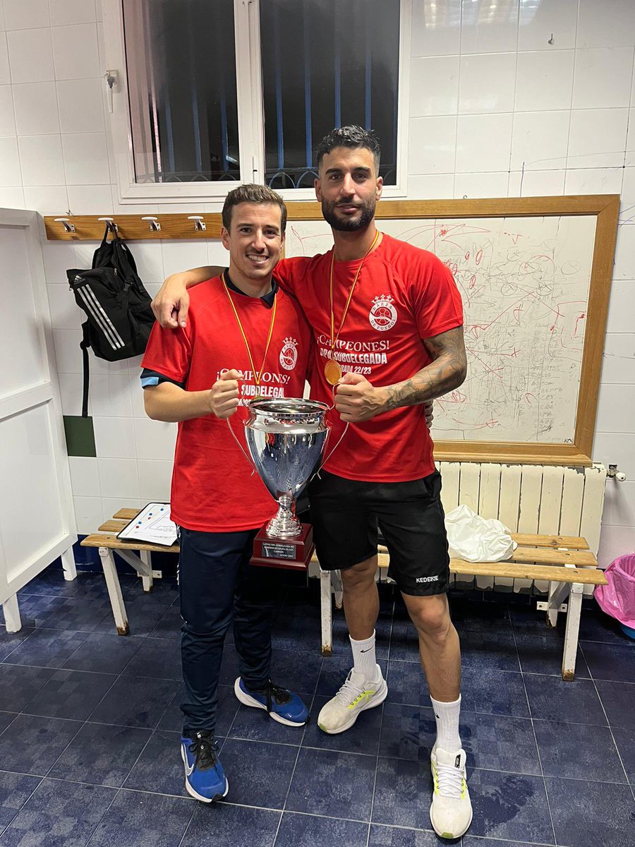pedritobarrio's tweet photo. Pues toca decir adiós y despedirme de mi @BAEZACF  y que mejor forma que ganando la copa Subdelegada de España.
Muchas gracias a los compañeros, entrenadores,directiva y aficion por el cariño y por este año tan especial, nos volveremos a ver pronto, desde hoy un Baezano más💪🏽💪🏽❤️ https://t.co/fVuyZGUAY0
