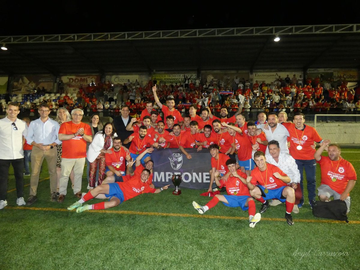 pedritobarrio's tweet photo. Pues toca decir adiós y despedirme de mi @BAEZACF  y que mejor forma que ganando la copa Subdelegada de España.
Muchas gracias a los compañeros, entrenadores,directiva y aficion por el cariño y por este año tan especial, nos volveremos a ver pronto, desde hoy un Baezano más💪🏽💪🏽❤️ https://t.co/fVuyZGUAY0