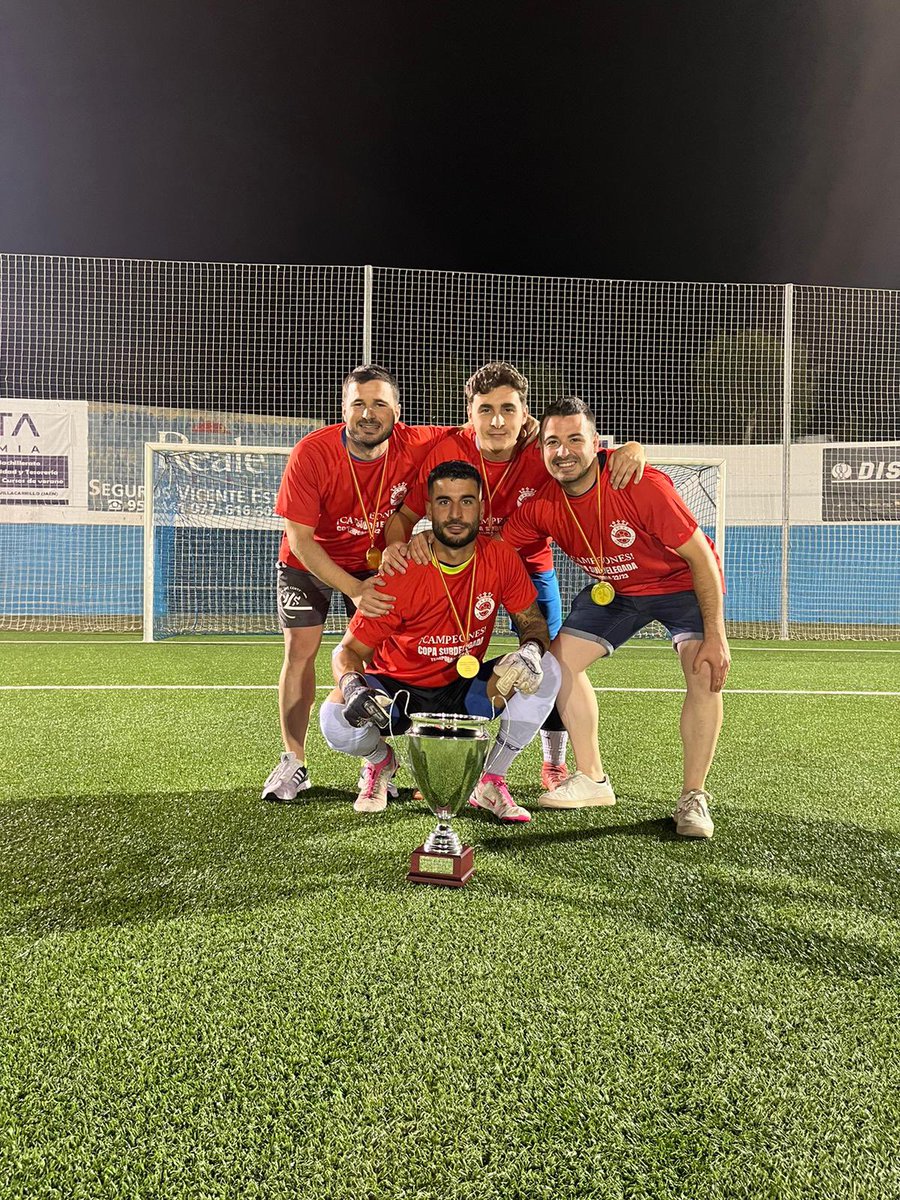 pedritobarrio's tweet photo. Pues toca decir adiós y despedirme de mi @BAEZACF  y que mejor forma que ganando la copa Subdelegada de España.
Muchas gracias a los compañeros, entrenadores,directiva y aficion por el cariño y por este año tan especial, nos volveremos a ver pronto, desde hoy un Baezano más💪🏽💪🏽❤️ https://t.co/fVuyZGUAY0
