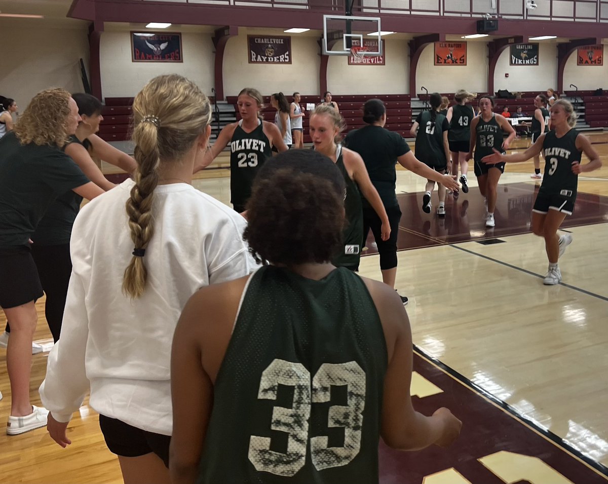CoachODellOHS's tweet photo. The vacation part of our trip has ended, and the basketball can finally begin. Off to a good start at the #BigNorthShootout. Emmalie is still 100% from the arc. 💚🏀 https://t.co/nyVGgyIJiZ