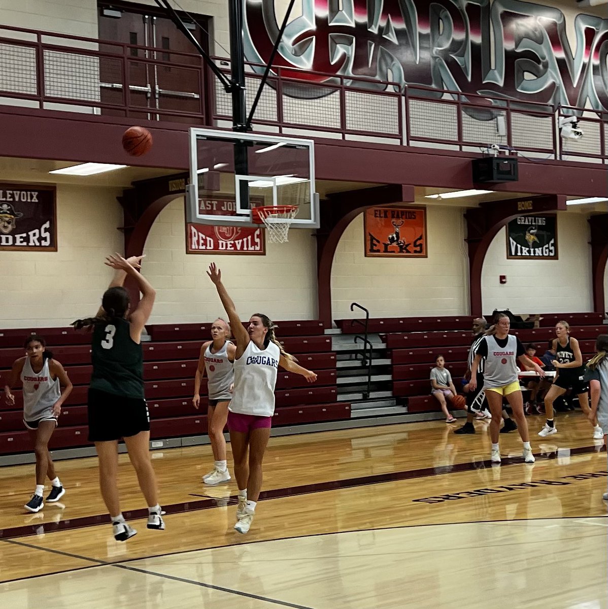 CoachODellOHS's tweet photo. The vacation part of our trip has ended, and the basketball can finally begin. Off to a good start at the #BigNorthShootout. Emmalie is still 100% from the arc. 💚🏀 https://t.co/nyVGgyIJiZ