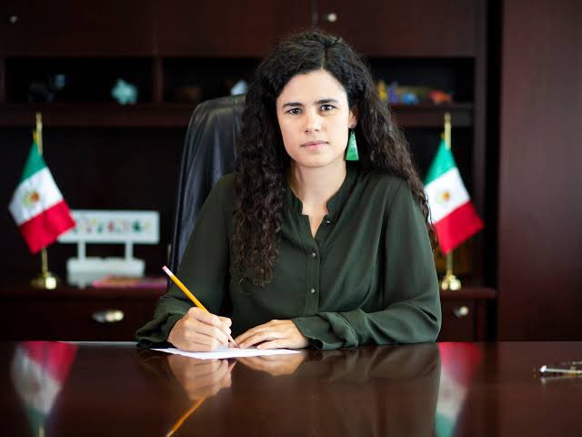MexicoPublica's tweet photo. LUISA MARÍA ALCALDE SERÁ LA NUEVA SECRETARIA DE GOBERNACIÓN, ANUNCIA AMLO

“He tomado la decisión de nombrar como secretaria de gobernación a Luisa María Alcalde, actual secretaría de Trabajo, en sustitución de Adán López Hernández” https://t.co/9xU9Zkug4u