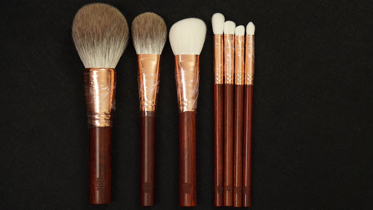 CravingFude's tweet photo. This luxurious makeup brush set could be yours:
https://t.co/mrtfj3yPov

#luxurylifestyles #luxurygirl #chinese #artisan #cravingfude #fudebrushes #chinesefude #whitefox #makeupbrushes #imworthit #dreambig #makeup #brush #onlineshopping #cssbuy #fox #goat https://t.co/qEIFeC0izH