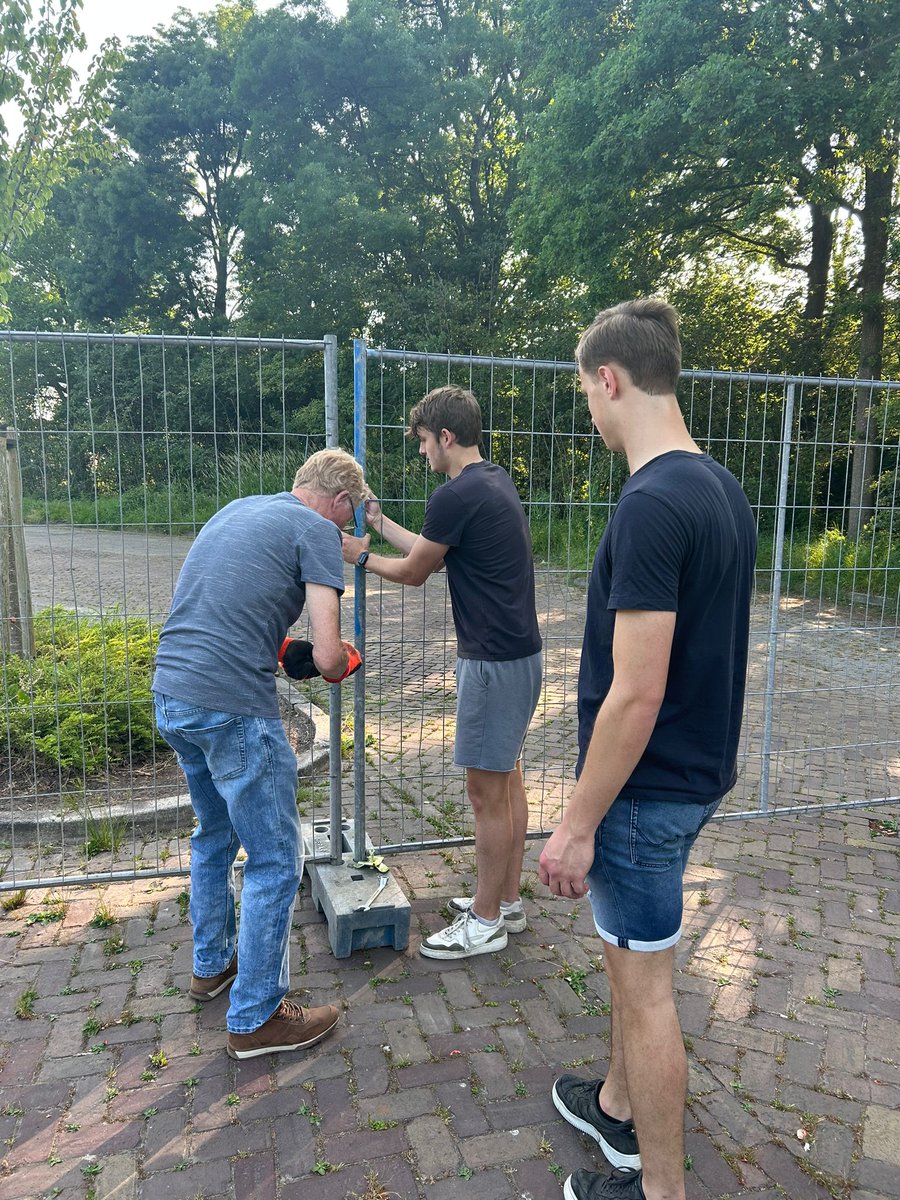 1_jo23's tweet photo. Jesse, Bastiaan, Tom M, Joris, Bjorn, Sergio en onze verzorger Erzo helpen een handje mee bij ACV voor de TT.
Klasse boy's https://t.co/WV33JFH97q
