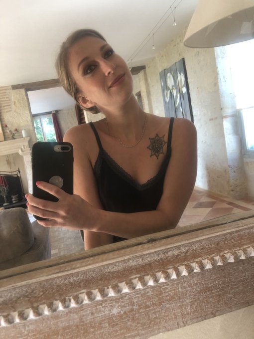 Bonne soir&eacute;e &agrave; vous 💋 #LundiMotivation https://t.co/q7eoINWqLC<a href="/tag/lundimotivation"class="tags">#LundiMotivation</a>