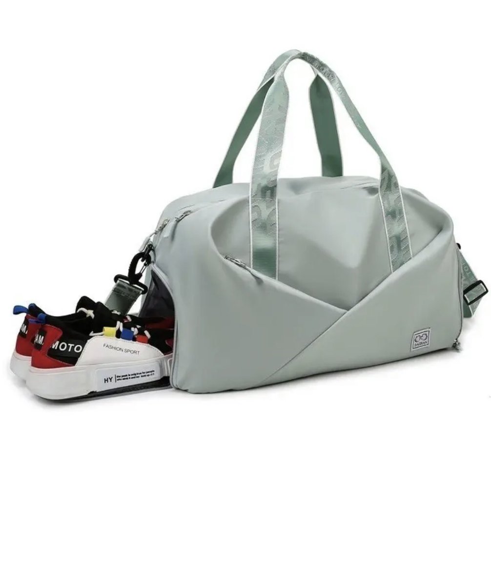 Ritahlov3's tweet photo. GYM BAG / TRAVEL BAG AVAILABLE IN DIFFERENT COLORS AND DESIGNS 

PRICE……………………………………..80,000/=

Please call or WhatsApp 0772451472 for deliveries and inquiries 
We deliver at a cost 
. https://t.co/iVPA28wrMH