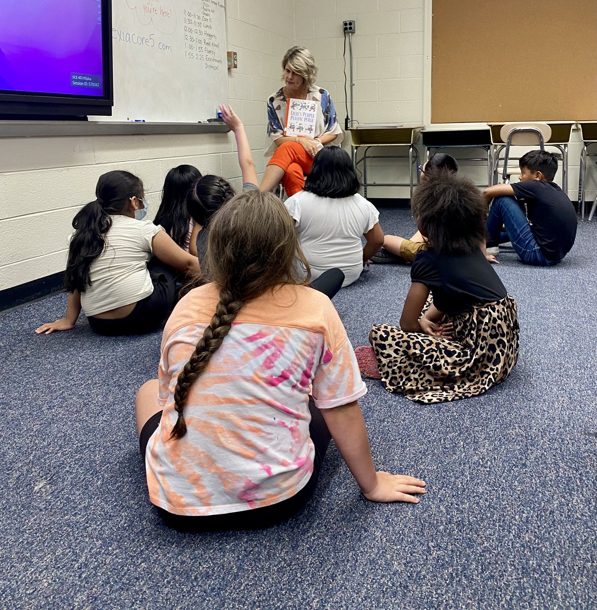 aprilperry10's tweet photo. Day 1 of Summer Reading Camp = Interactive Read Alouds and Fundation practice! #ccsreadandgrow #onechatham @carlammurray https://t.co/ON7gjTSPhQ